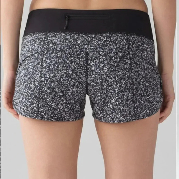 Lululemon Speed Shorts Black & White Daisy Dust size 8 - Picture 2 of 6